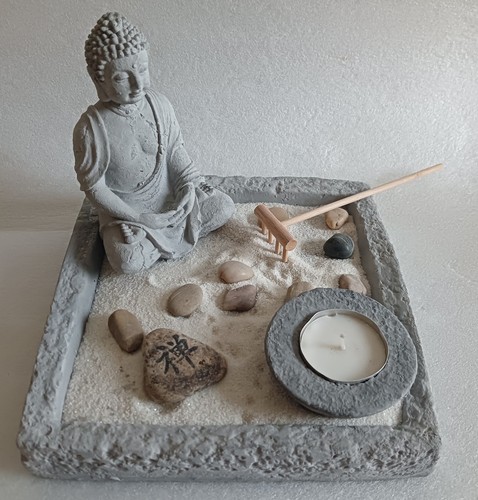 Zen garten mit buddha figur - mit,