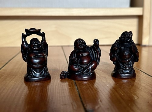 Drei kleine buddhafiguren - drei,